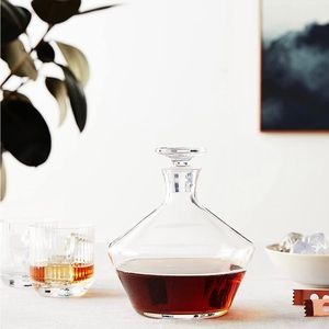 Schott Zwiesel Tritan Crystal Pure Collection Whiskey
Decanter With Stopper